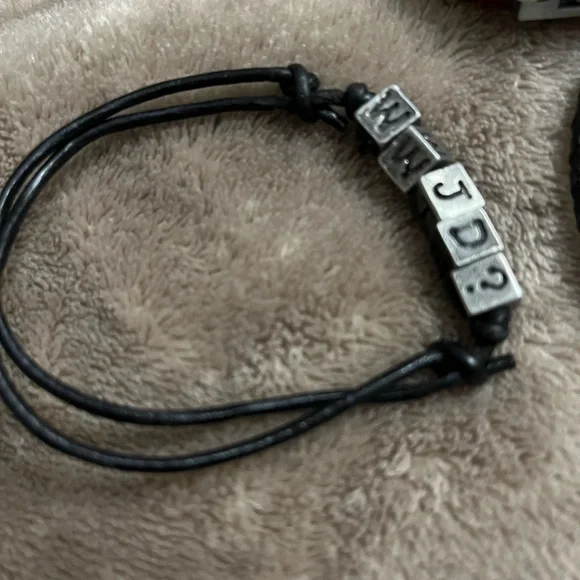 Lot of Religious Jewelry Bundle Silver Crosses - Picture 9 of 9